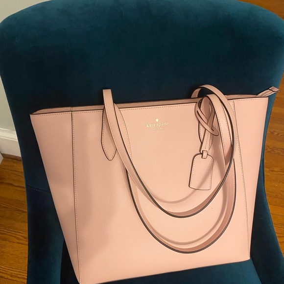 Good for office carry on,fit’s a laptop very easily as it’s generous in size. - Picture 2 of 8